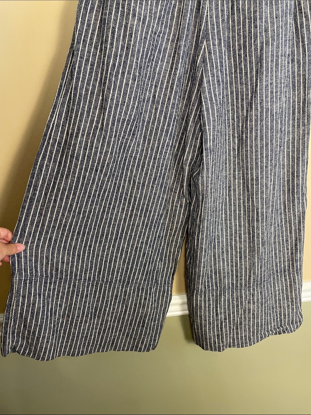 Banana Republic Women’s Linen Blend Striped Blue White Cropped Wide Leg Pants - Picture 6 of 9